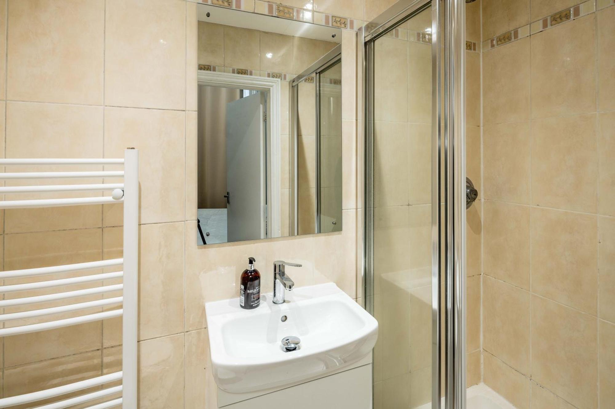 Gloucester Station Gem: 3 Bedroom Oasis Londra Exterior foto